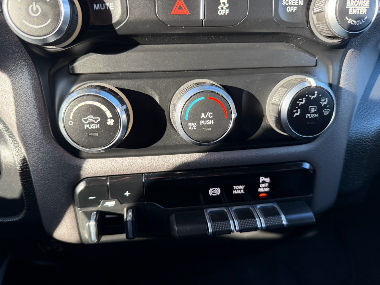 RAM 2500 Big Horn 4x4 Crew Cab 6'4" Box 2019