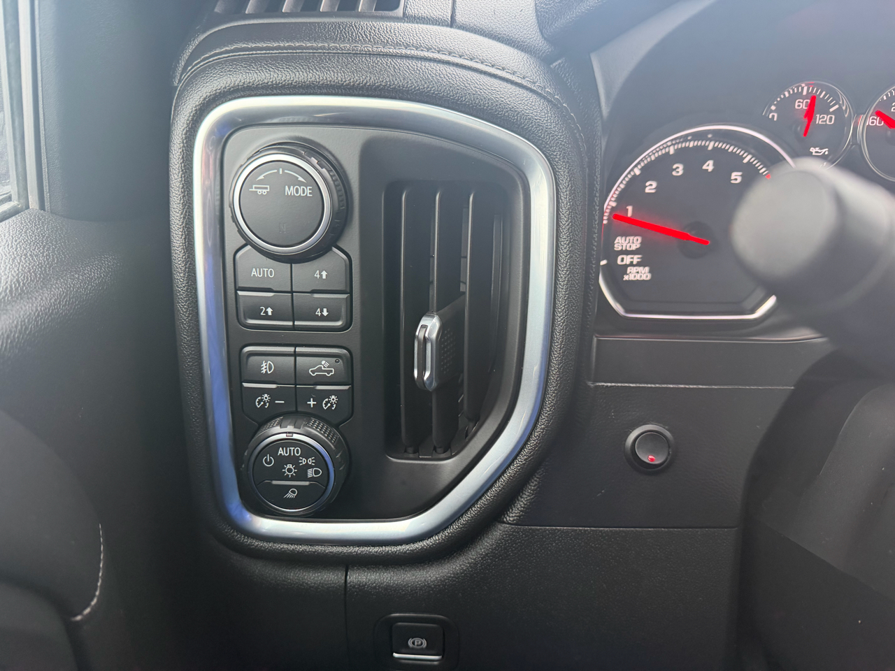 Chevrolet Silverado 1500 4WD Crew Cab 147" RST 2020