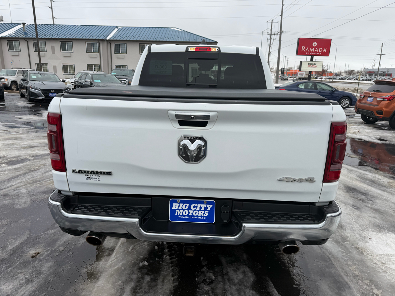 RAM 1500 Laramie 4x4 Crew Cab 5'7" Box 2022