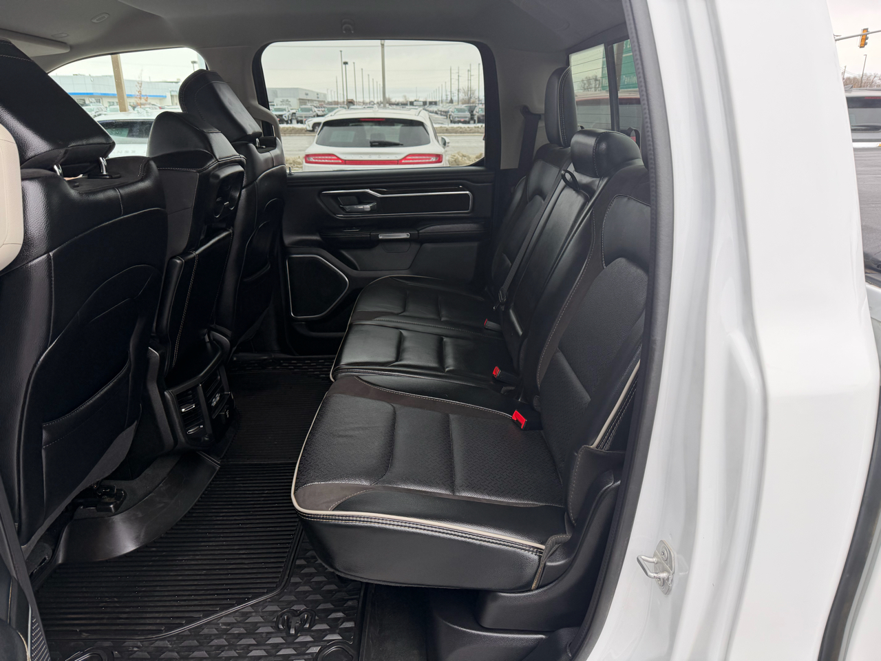 RAM 1500 Laramie 4x4 Crew Cab 5'7" Box 2022