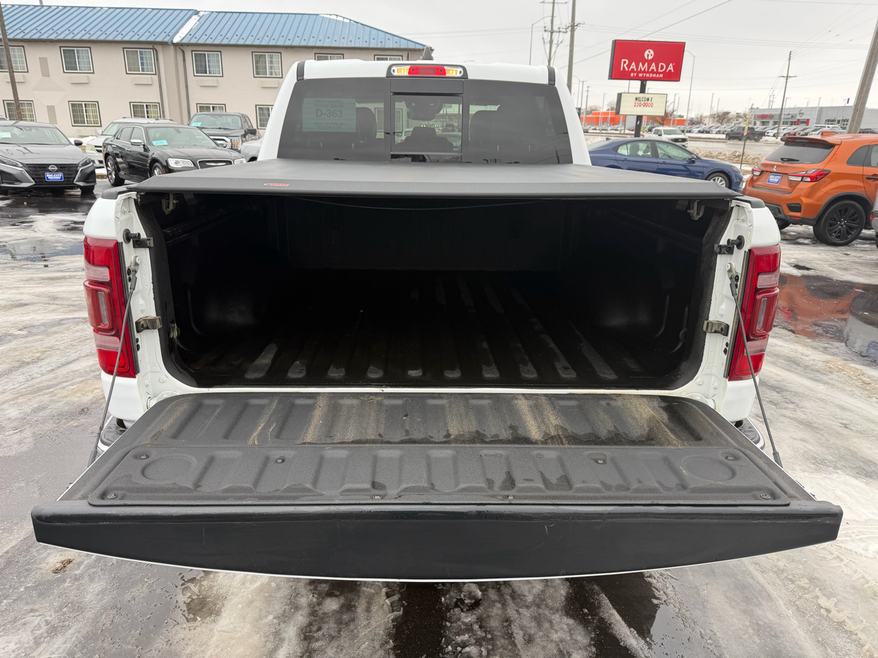 RAM 1500 Laramie 4x4 Crew Cab 5'7" Box 2022