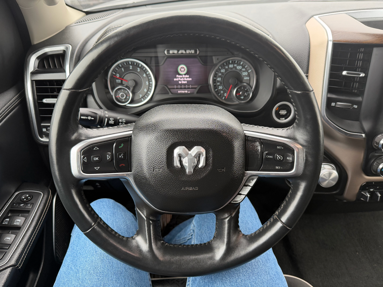 RAM 1500 Laramie 4x4 Crew Cab 5'7" Box 2022