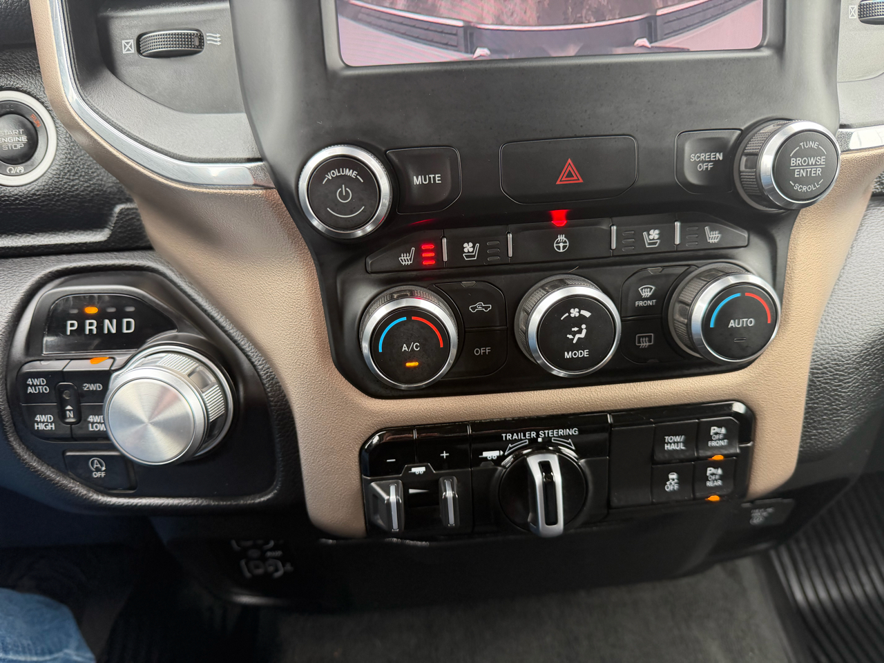 RAM 1500 Laramie 4x4 Crew Cab 5'7" Box 2022