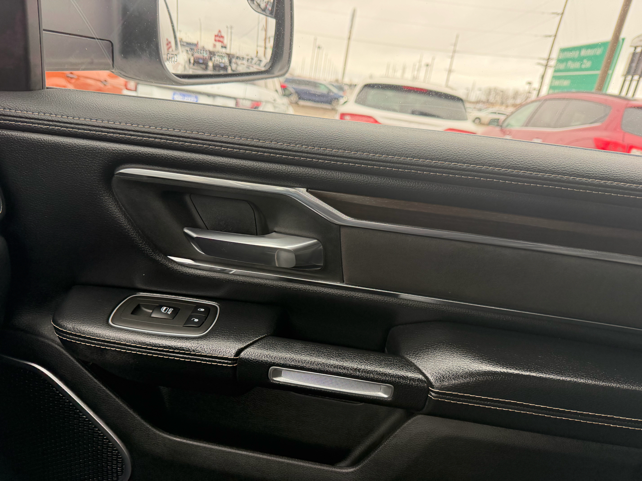 RAM 1500 Laramie 4x4 Crew Cab 5'7" Box 2022