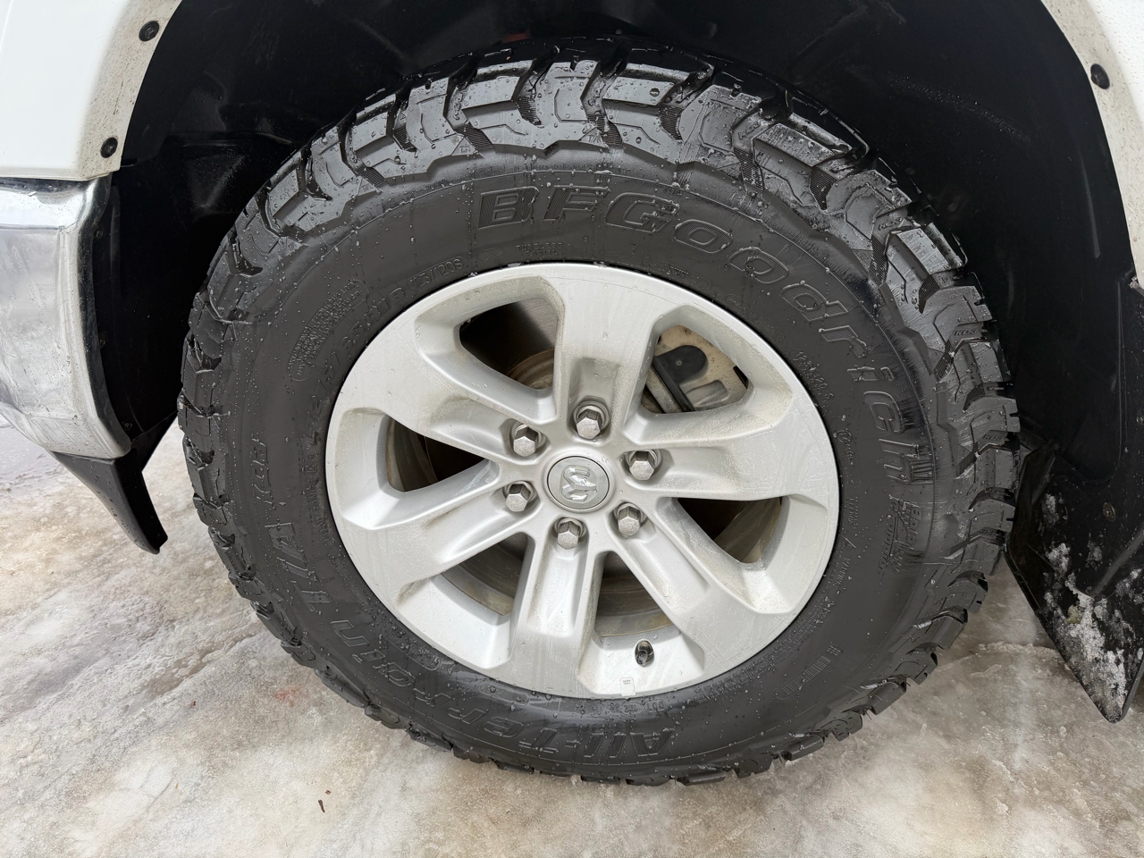 RAM 1500 Laramie 4x4 Crew Cab 5'7" Box 2022