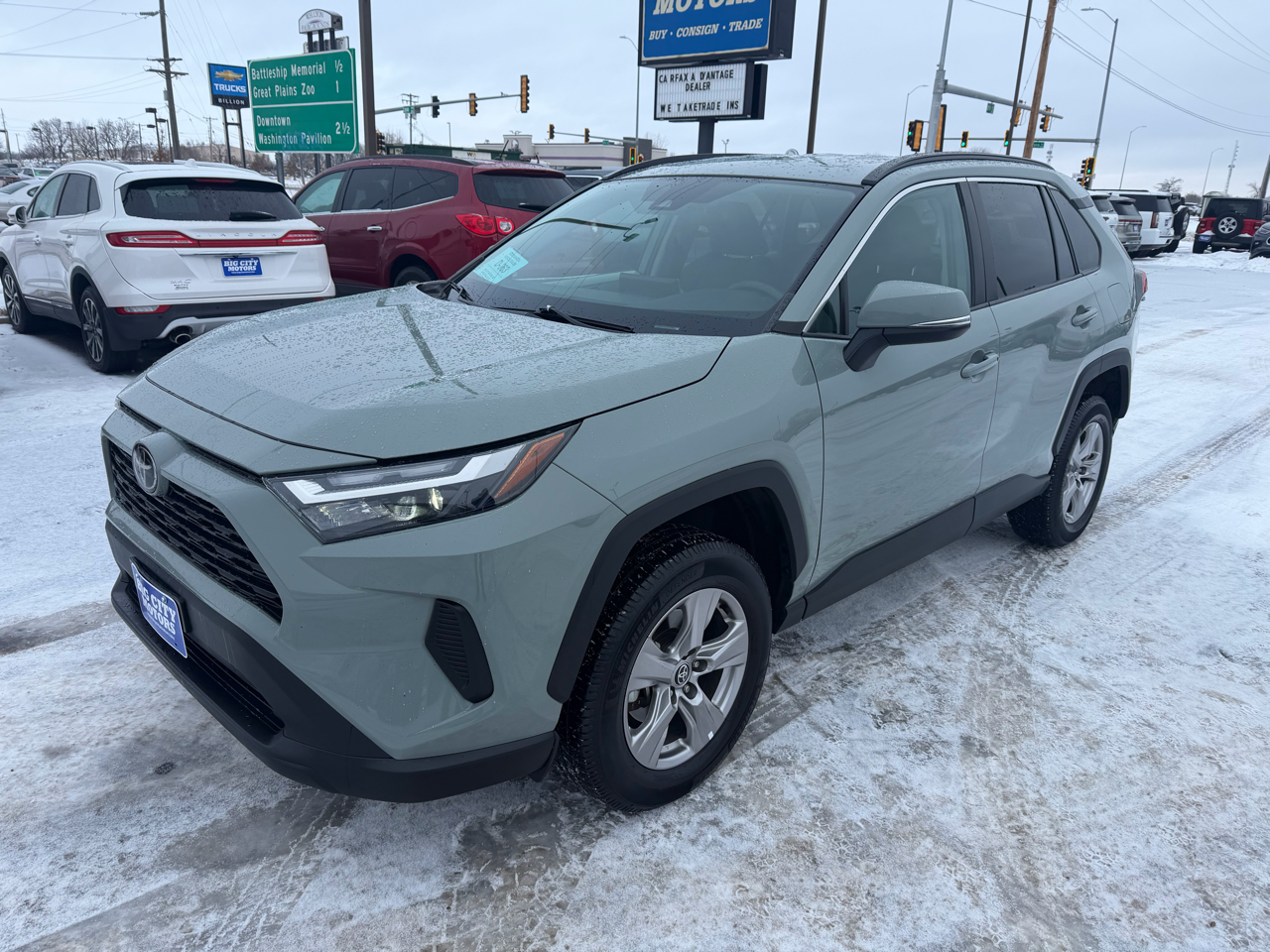 2023 Toyota RAV4 XLE's photo