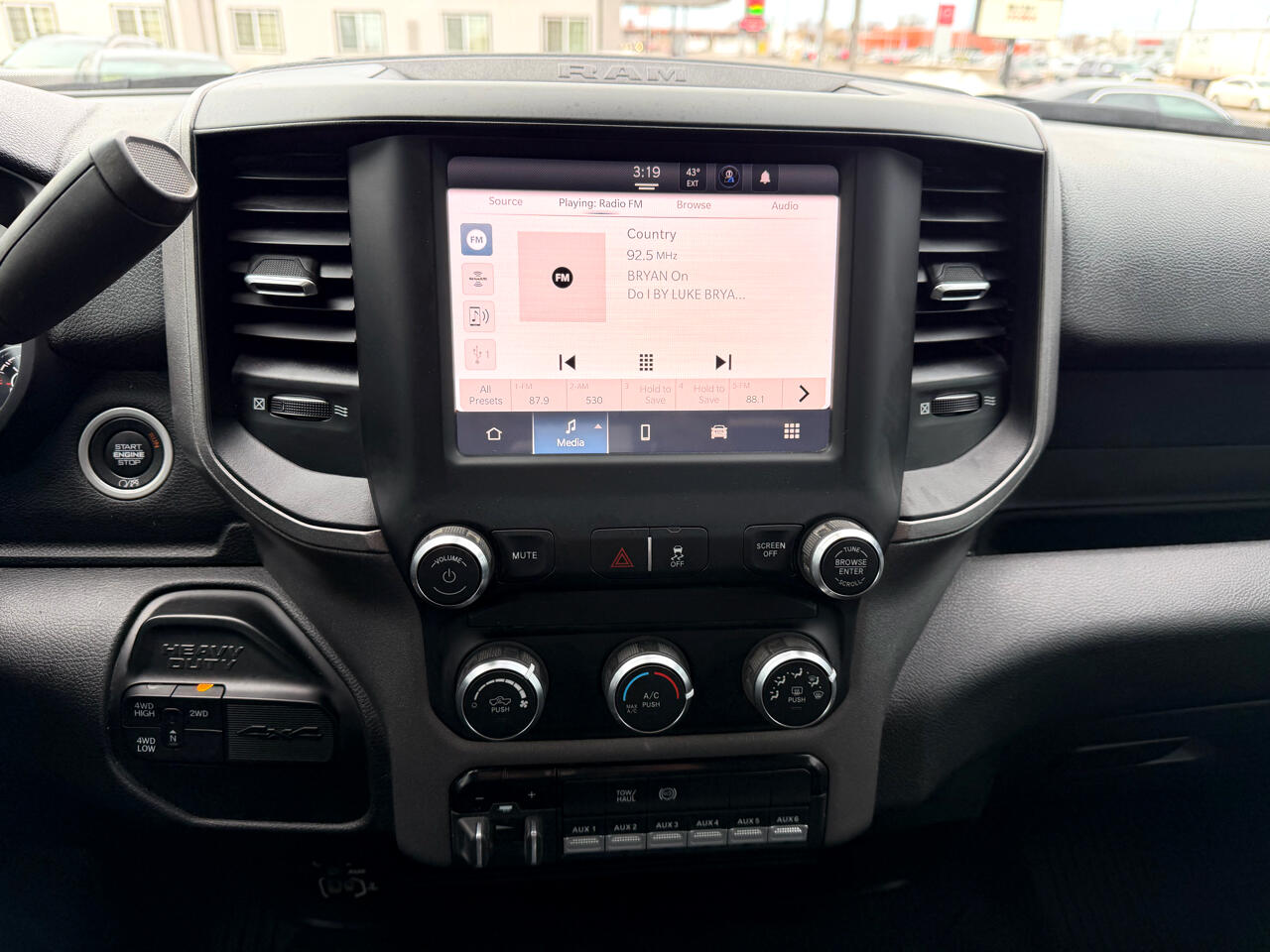 RAM 2500 Tradesman 4x4 Crew Cab 6'4" Box 2022