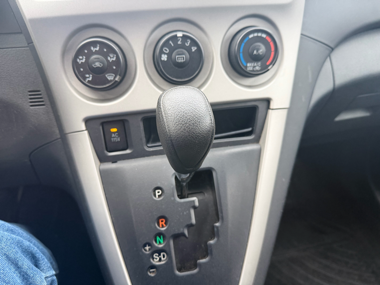 Pontiac Vibe 4dr HB FWD w/1SB 2009