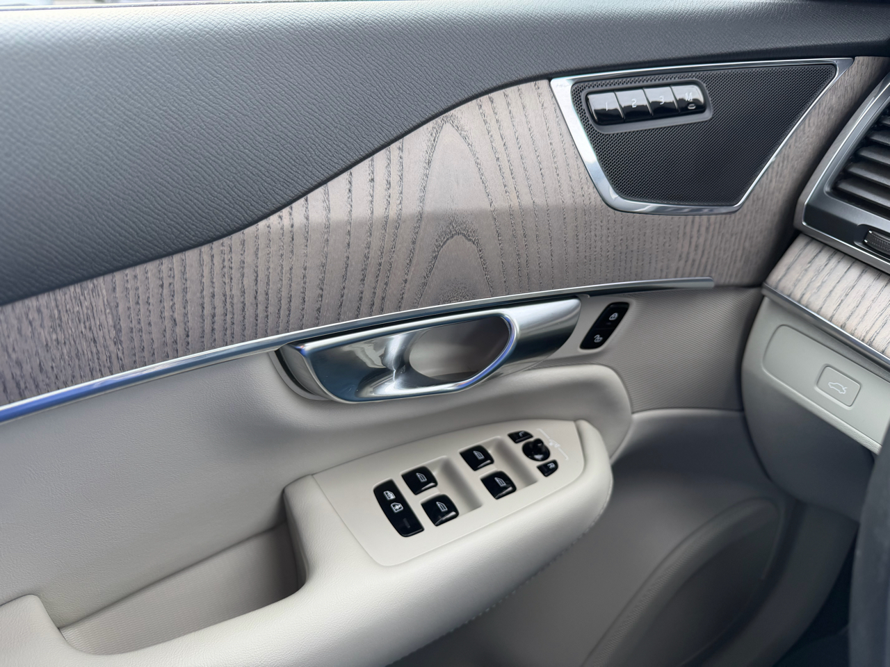 Volvo XC90 B6 AWD Core 7P 2023