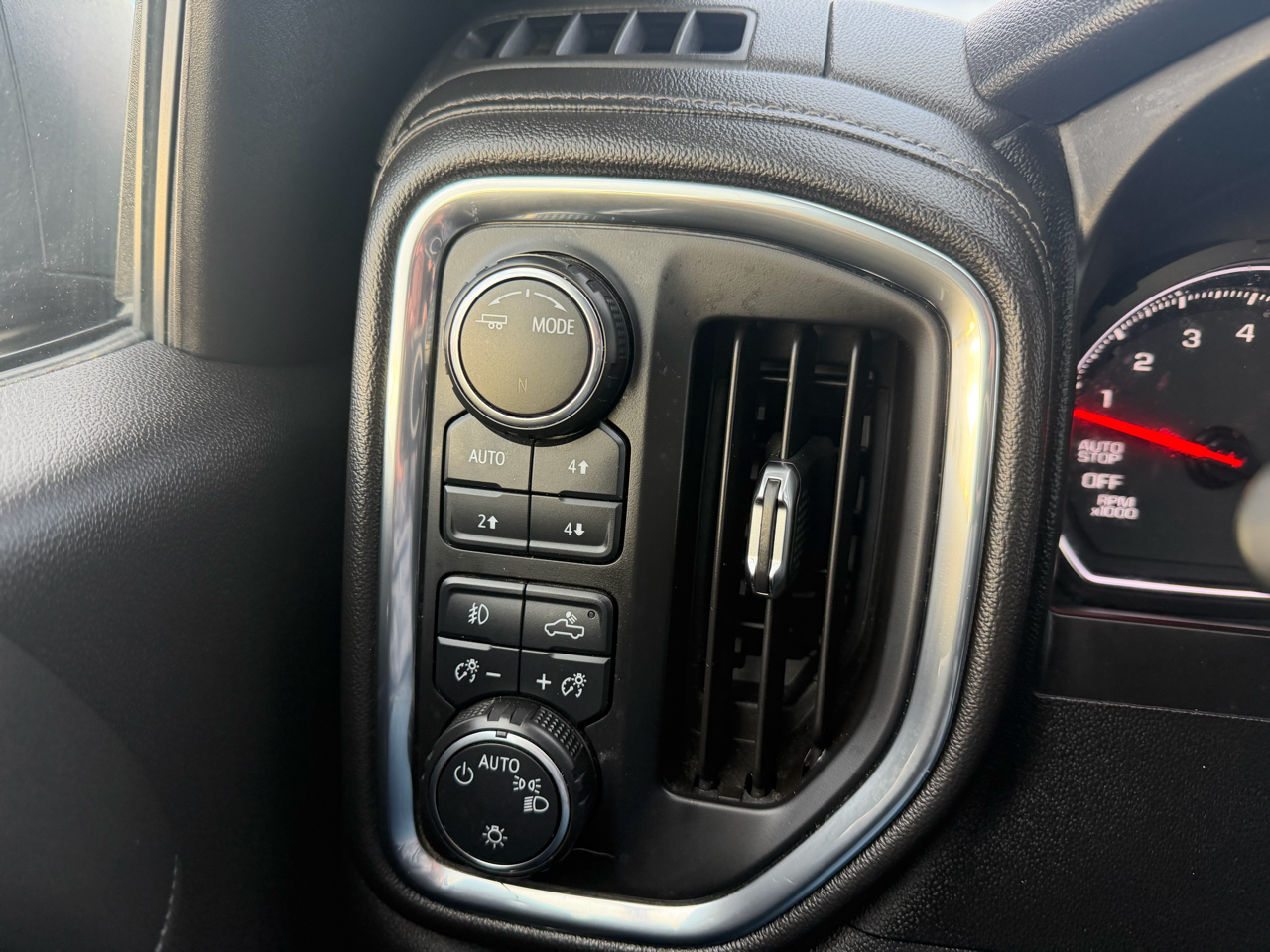 Chevrolet Silverado 1500 4WD Crew Cab 147" LT Trail Boss 2020