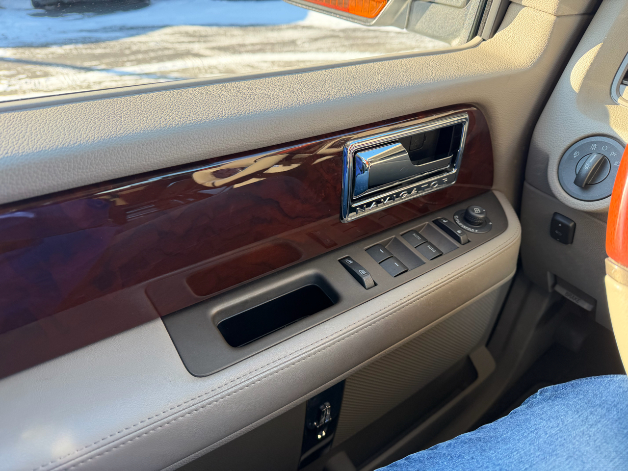 Lincoln Navigator 4WD 4dr 2011