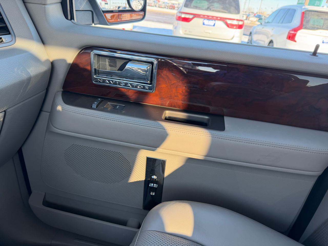 Lincoln Navigator 4WD 4dr 2011