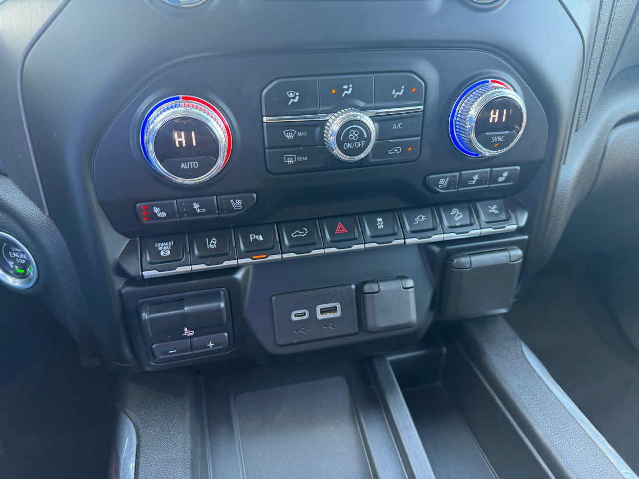 GMC Sierra 3500HD 4WD Crew Cab 159" Denali 2022