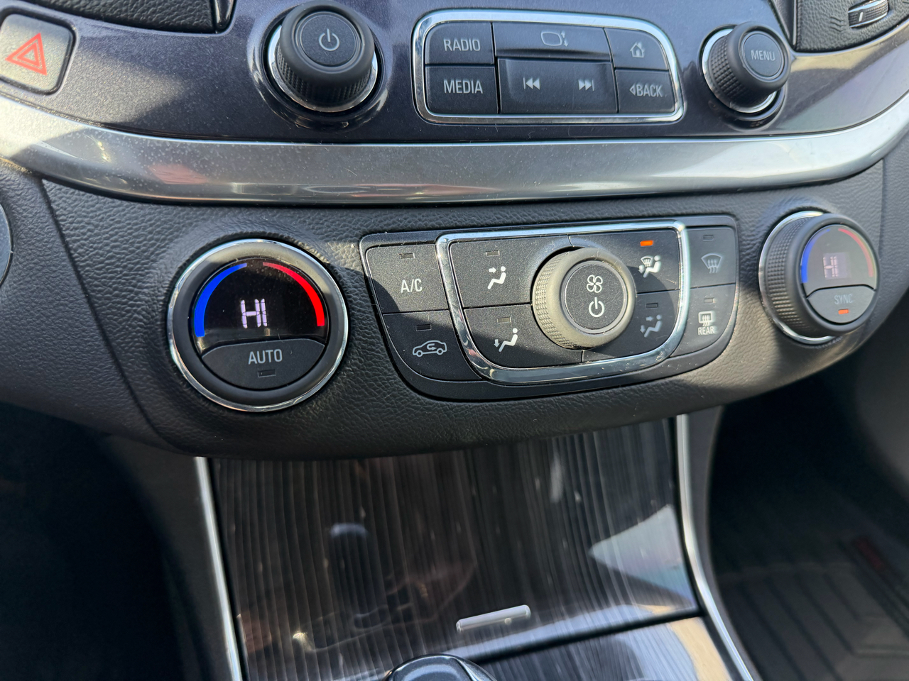 Chevrolet Impala 4dr Sdn LT w/1LT 2018