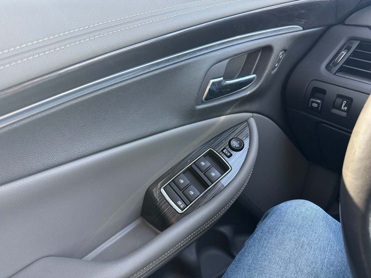 Chevrolet Impala 4dr Sdn LT w/1LT 2018