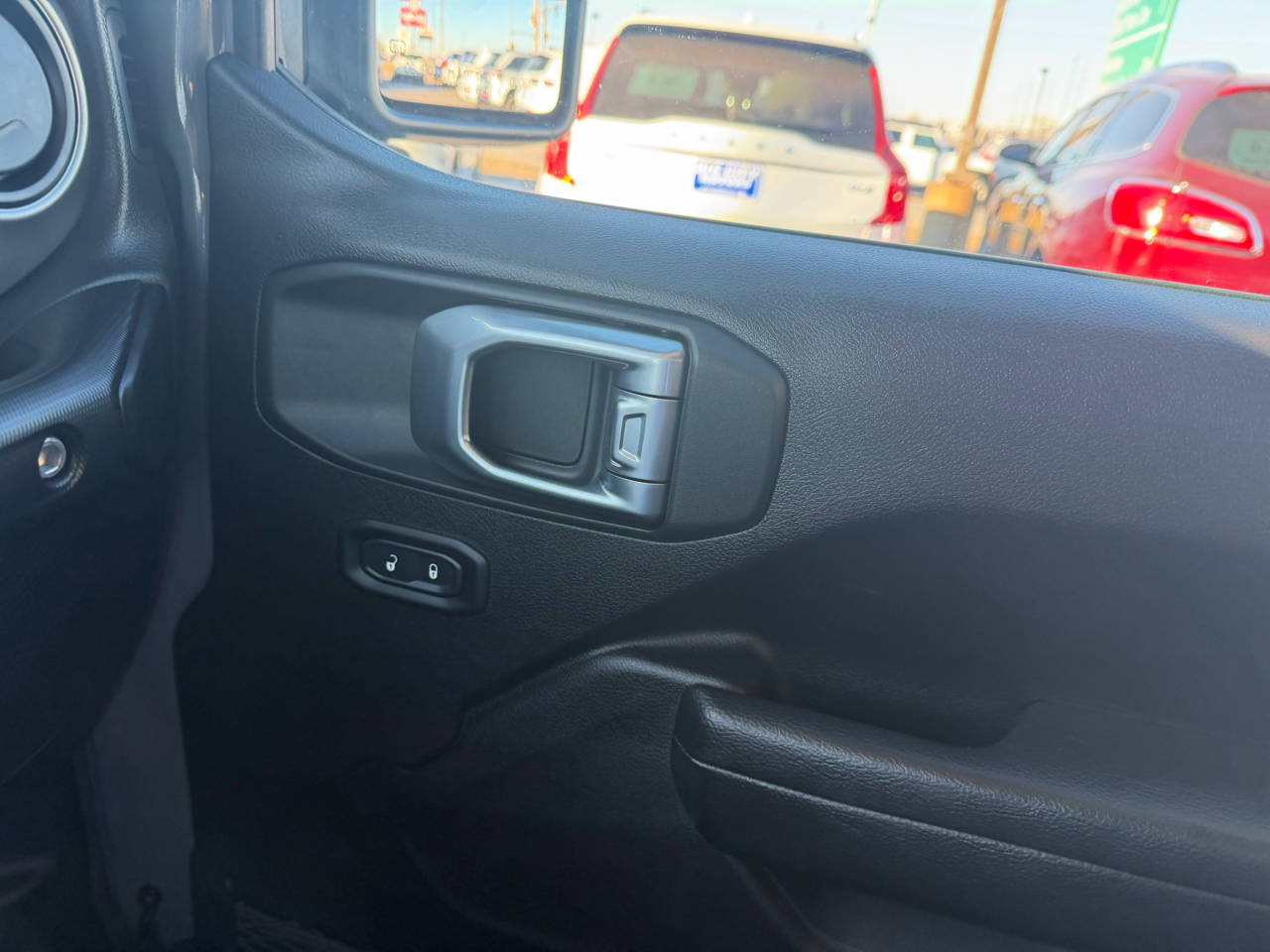 Jeep Wrangler Willys 2 Door 4x4 2023