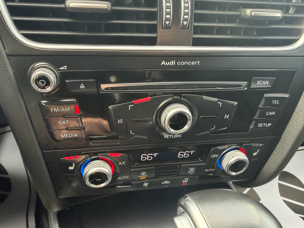 Audi A4 4dr Sdn Auto quattro 2.0T Premium 2015