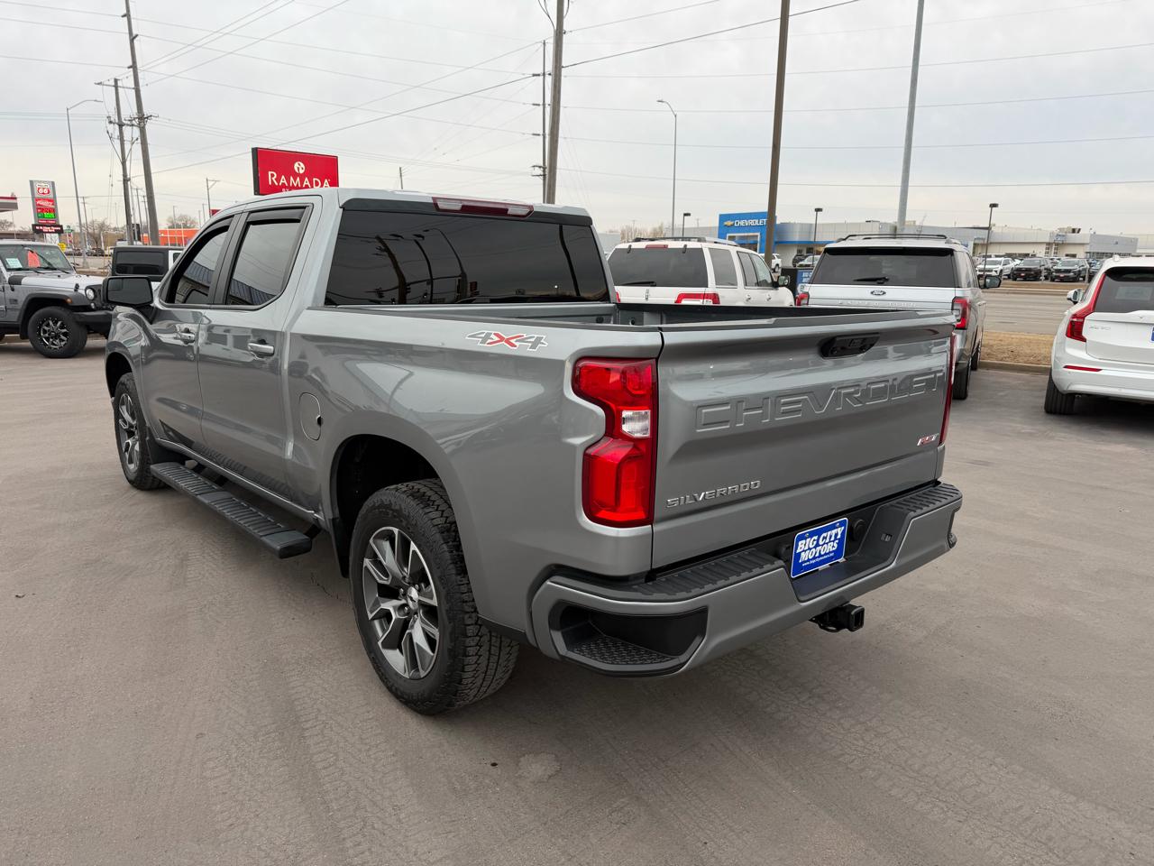 Chevrolet Silverado 1500 4WD Crew Cab 147" RST 2023