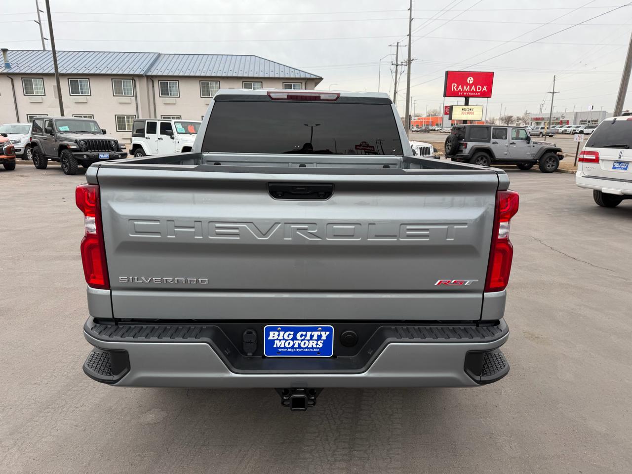 Chevrolet Silverado 1500 4WD Crew Cab 147" RST 2023