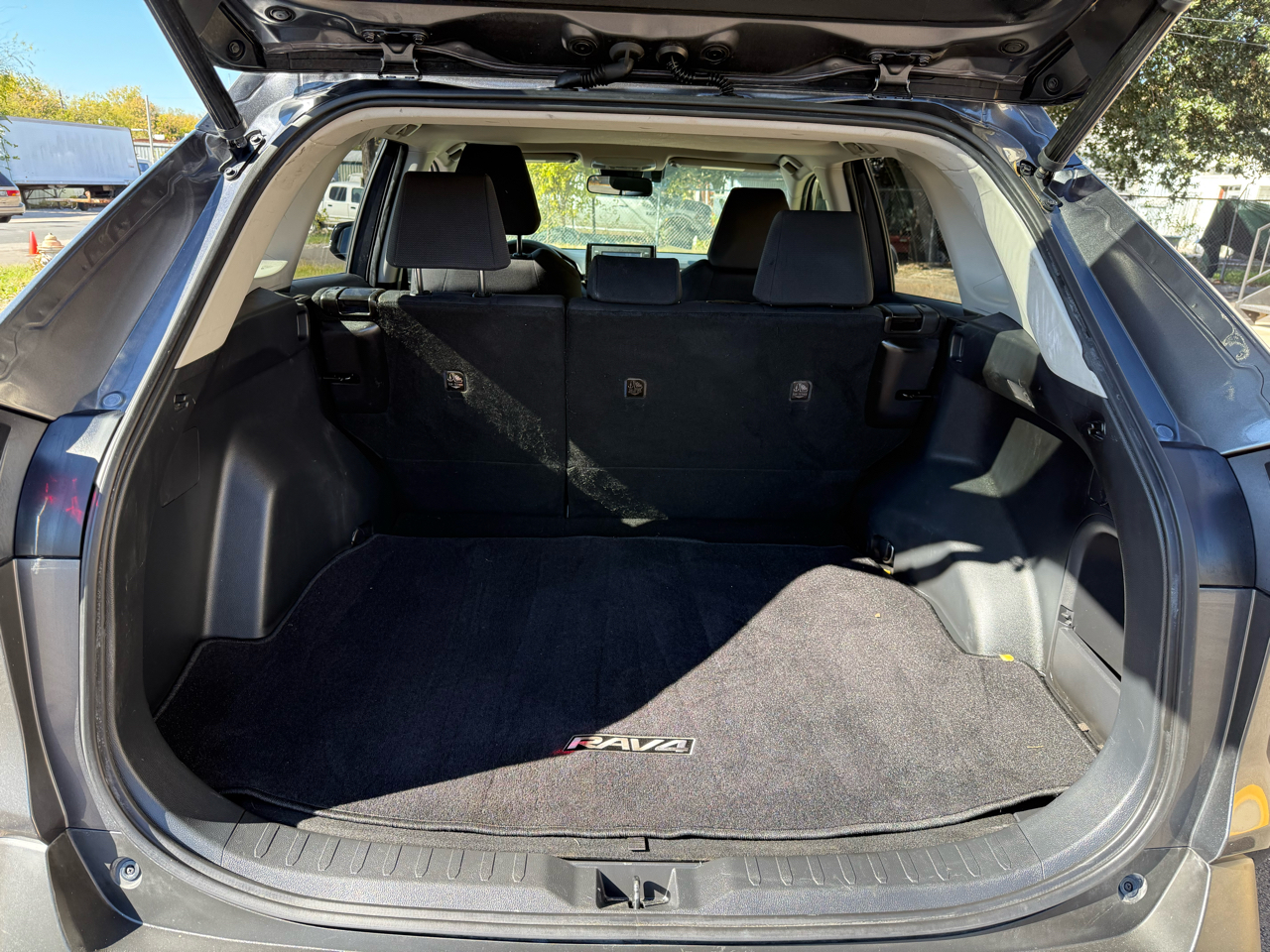 Toyota RAV4 Hybrid XLE 2019