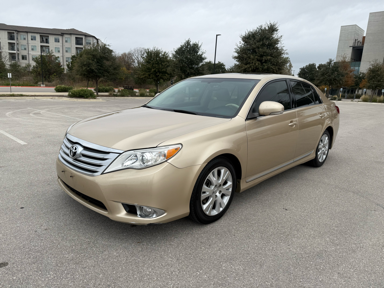 Toyota Avalon Base 2011