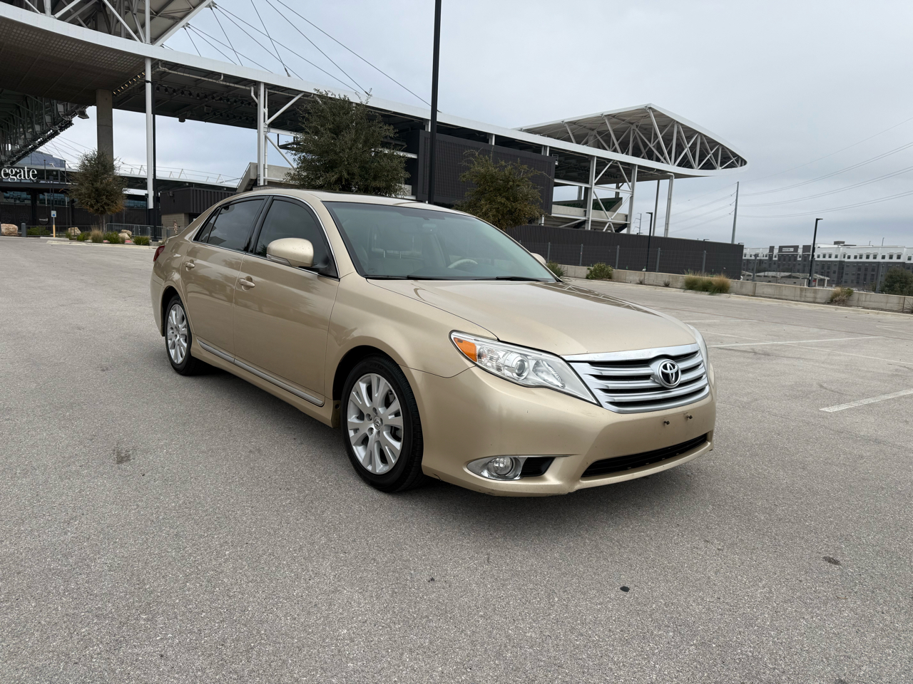 Toyota Avalon Base 2011