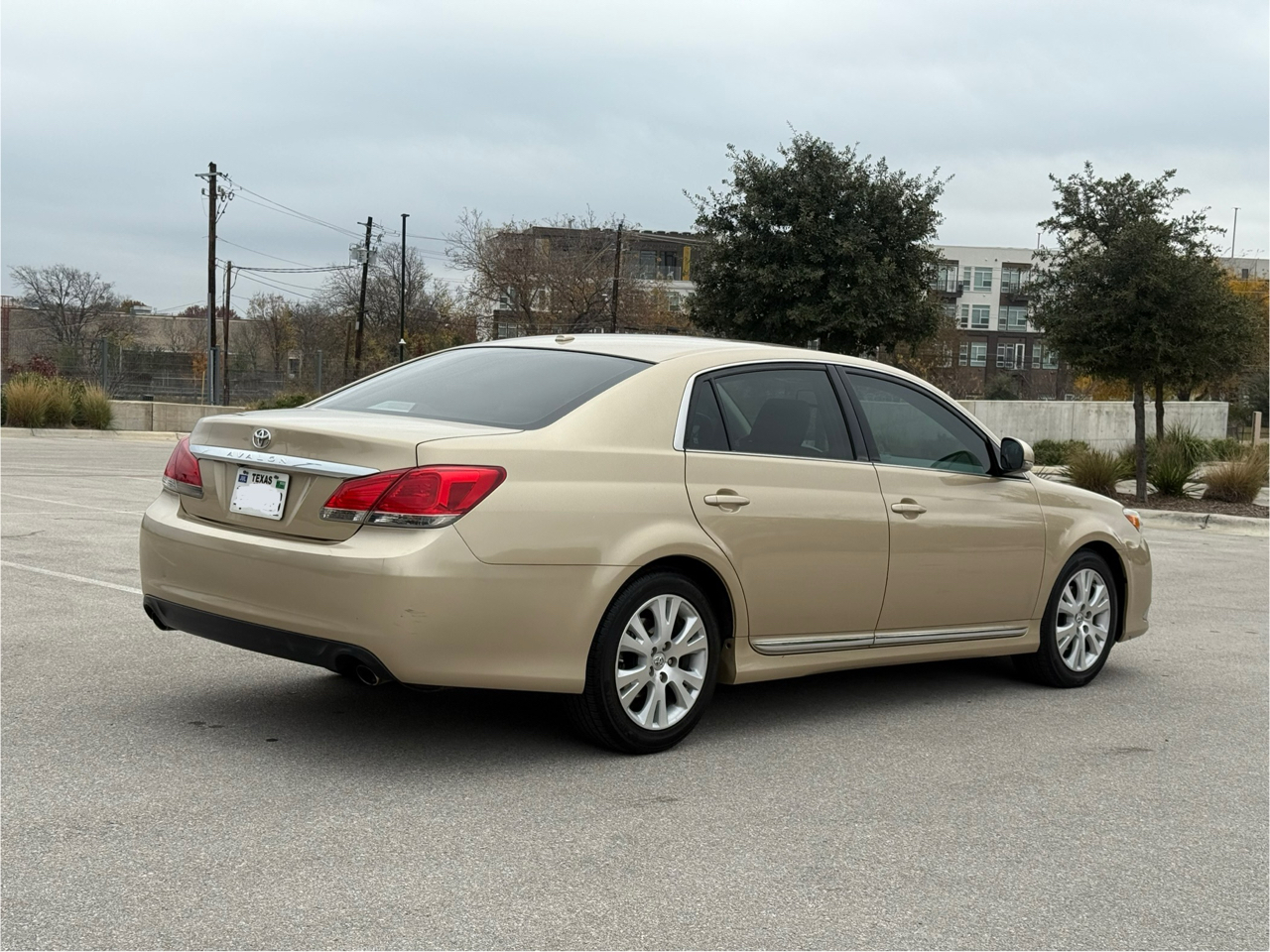 Toyota Avalon Base 2011