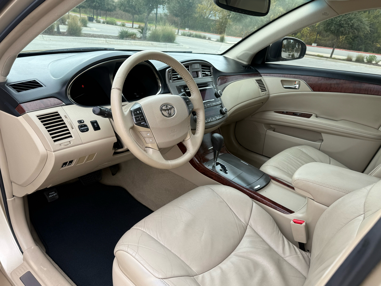 Toyota Avalon Base 2011