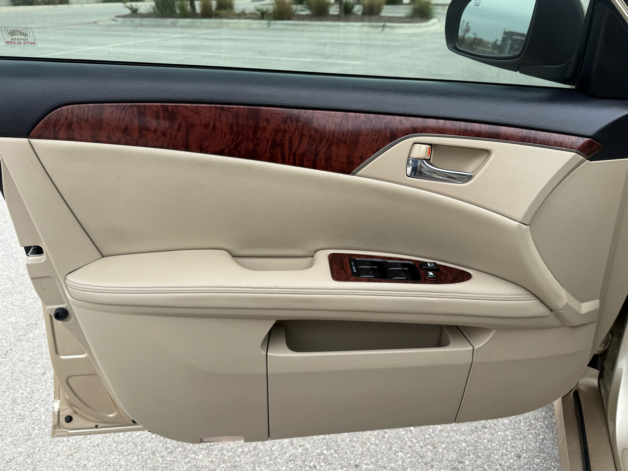 Toyota Avalon Base 2011