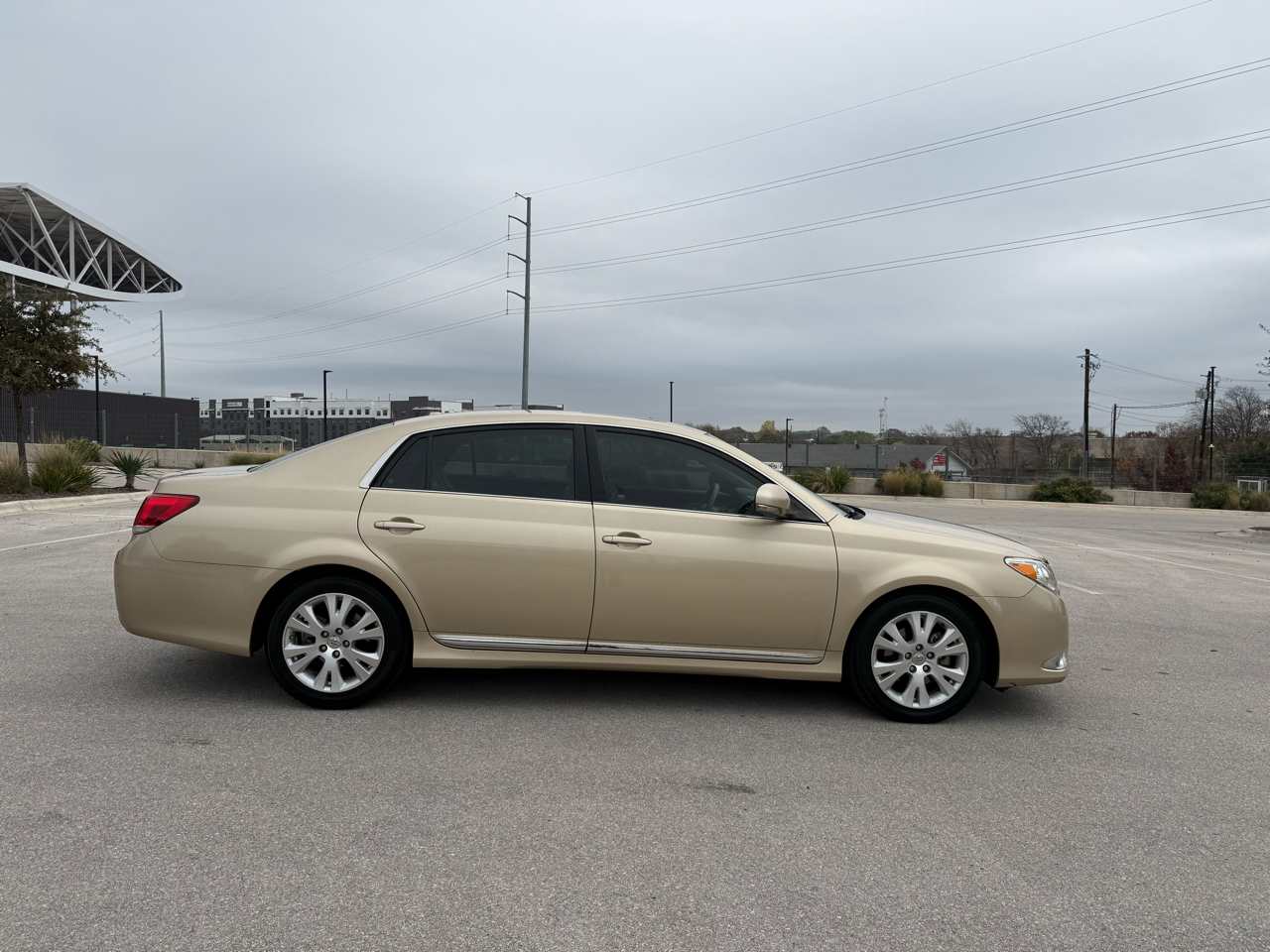 Toyota Avalon Base 2011