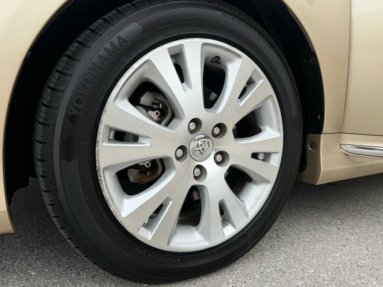 Toyota Avalon Base 2011