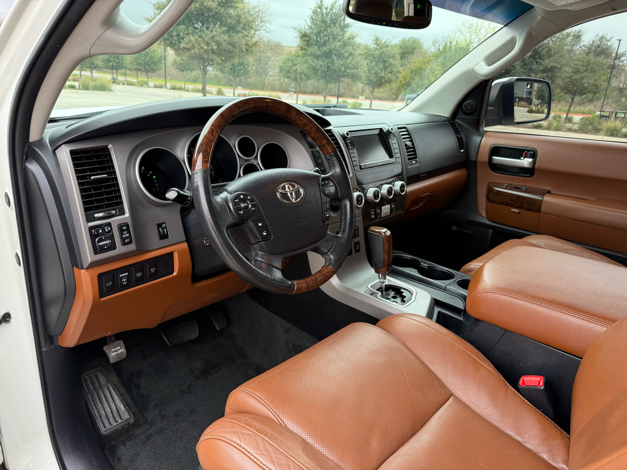 Toyota Sequoia Plantium 4WD FFV 2010