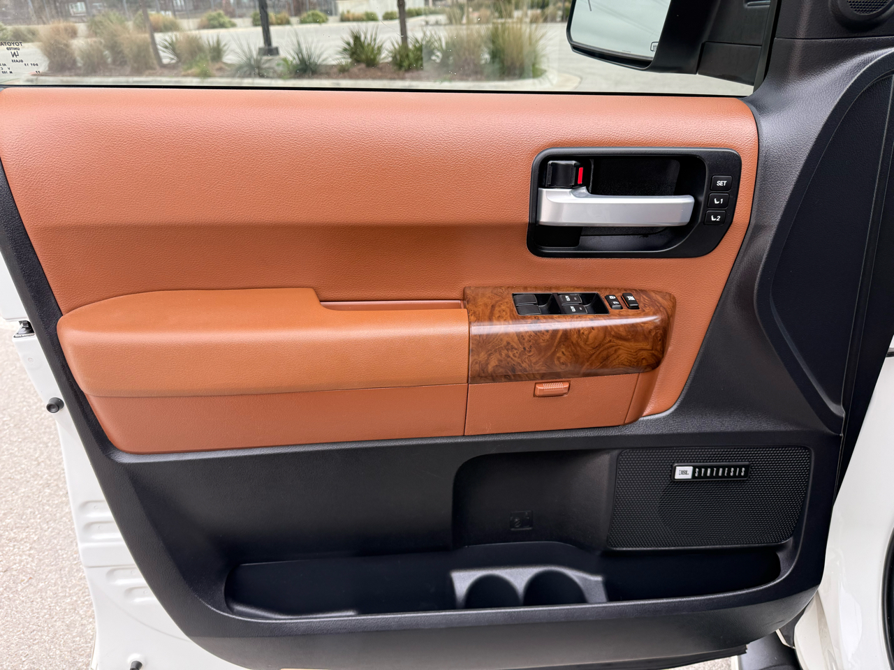 Toyota Sequoia Plantium 4WD FFV 2010