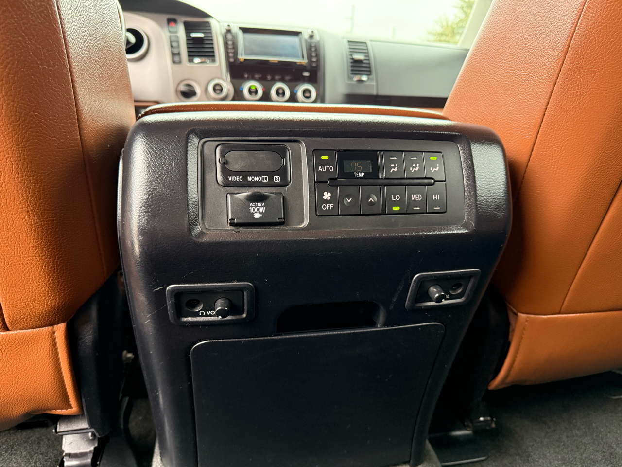 Toyota Sequoia Plantium 4WD FFV 2010