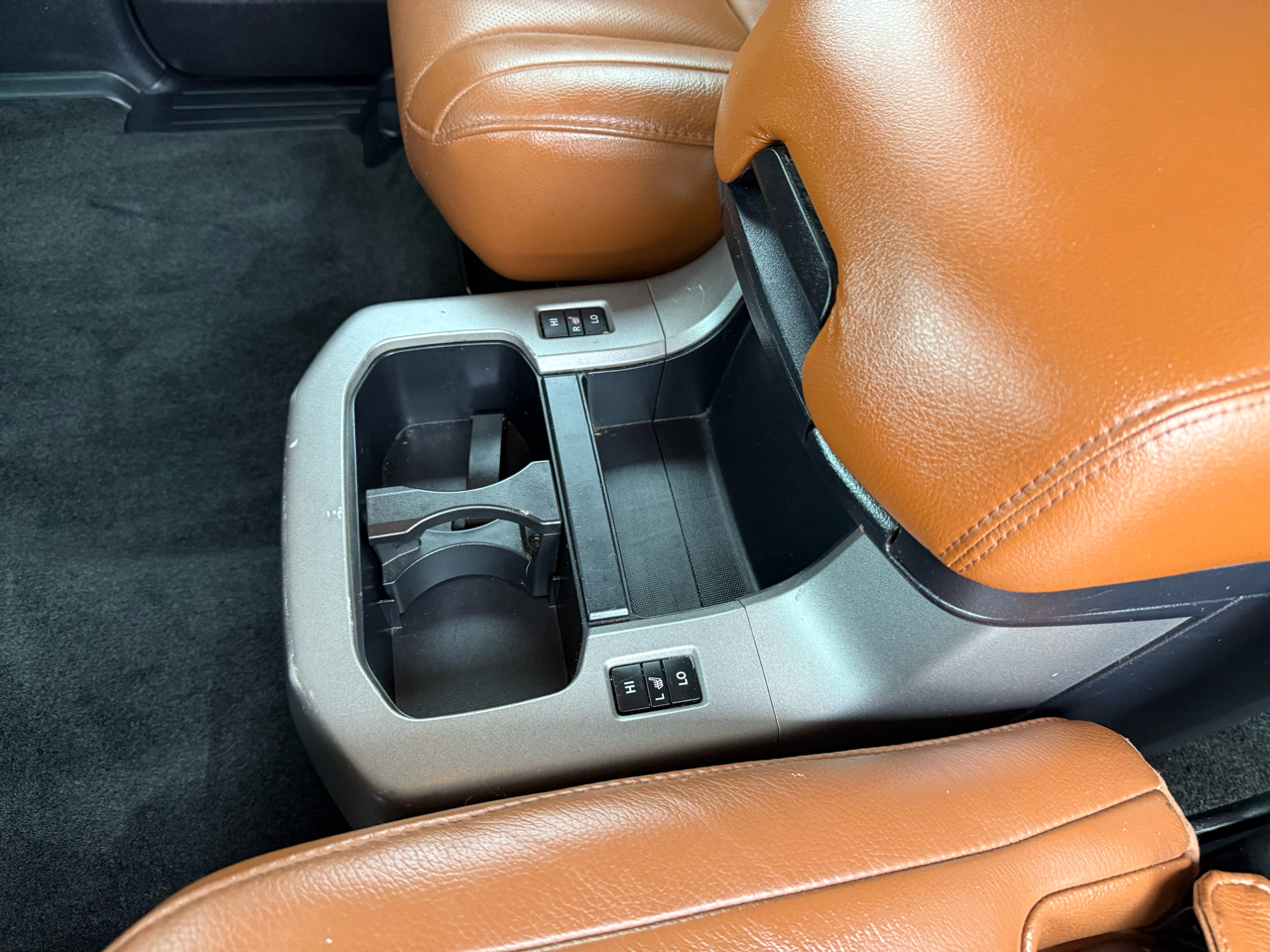 Toyota Sequoia Plantium 4WD FFV 2010