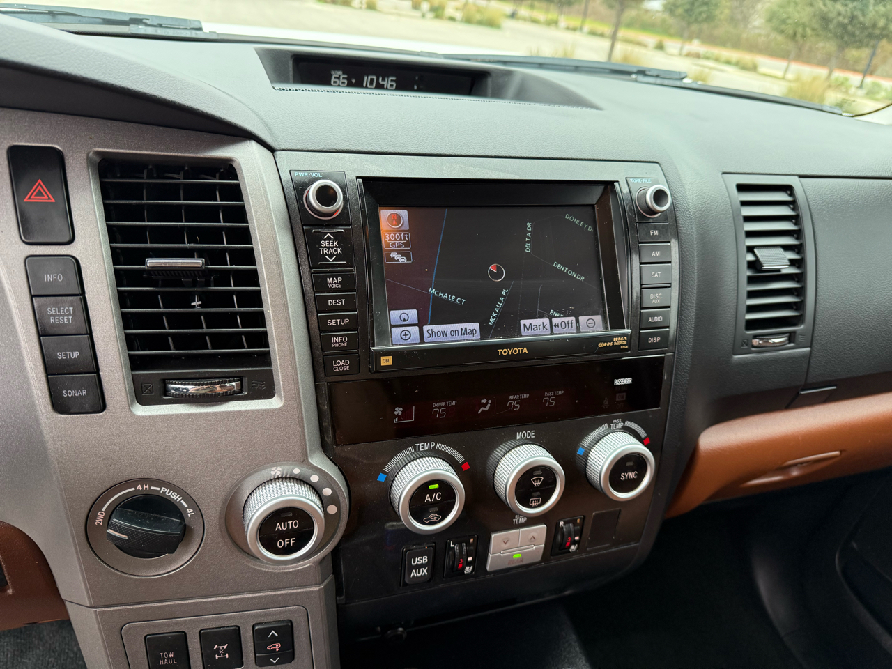 Toyota Sequoia Plantium 4WD FFV 2010