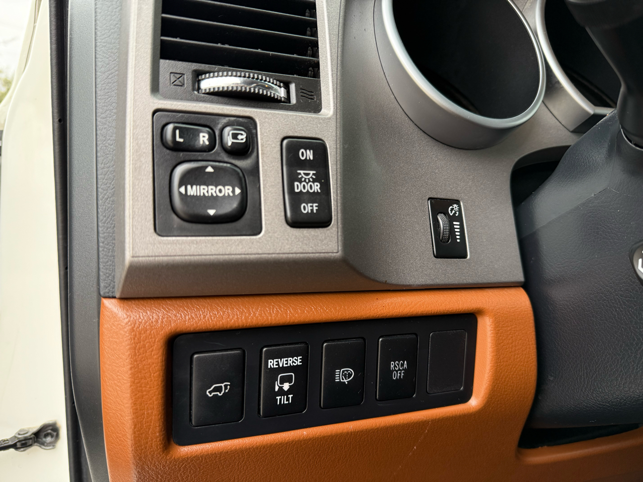 Toyota Sequoia Plantium 4WD FFV 2010