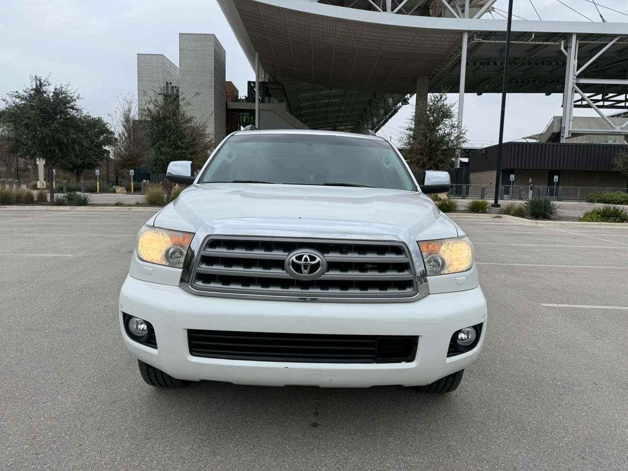 Toyota Sequoia Plantium 4WD FFV 2010