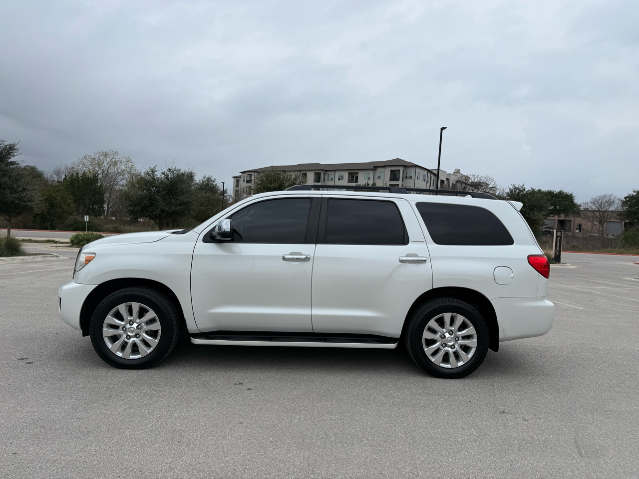 Toyota Sequoia Plantium 4WD FFV 2010