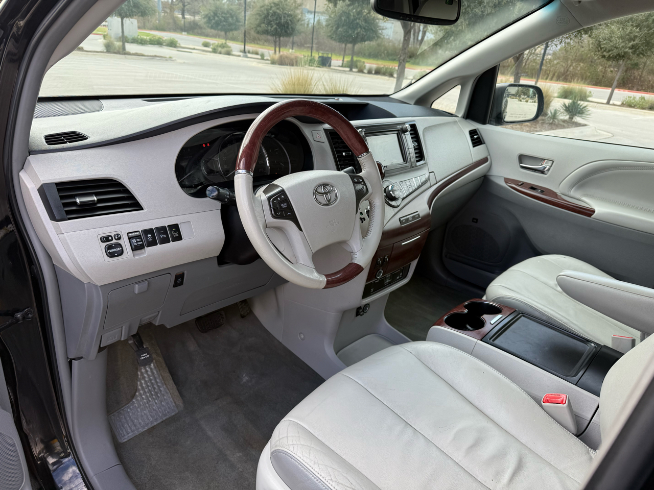 Toyota Sienna Limited AWD 7-Passenger V6 2014