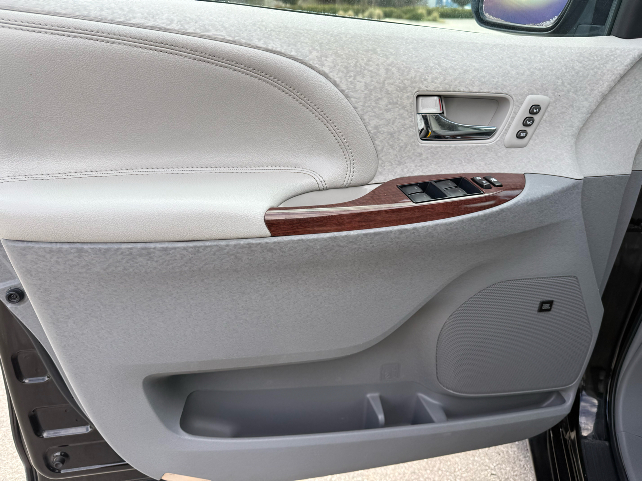 Toyota Sienna Limited AWD 7-Passenger V6 2014