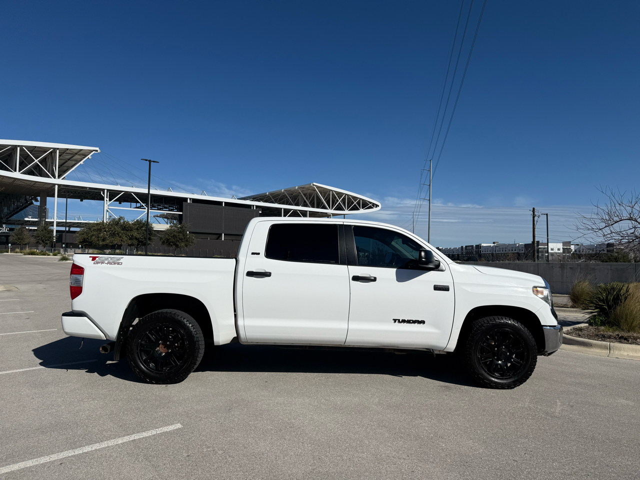 Toyota Tundra SR5 5.7L V8 CrewMax 4WD 2021