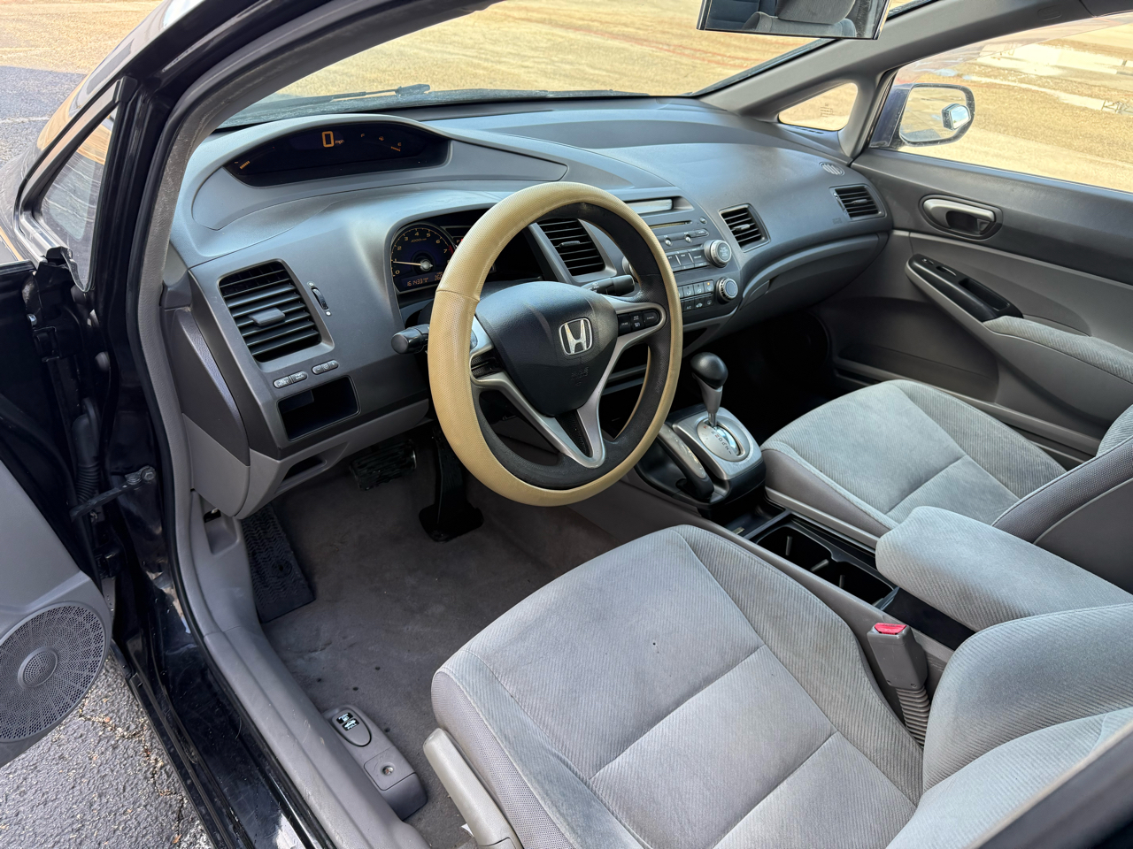 Honda Civic LX Sedan 5-Speed AT 2010