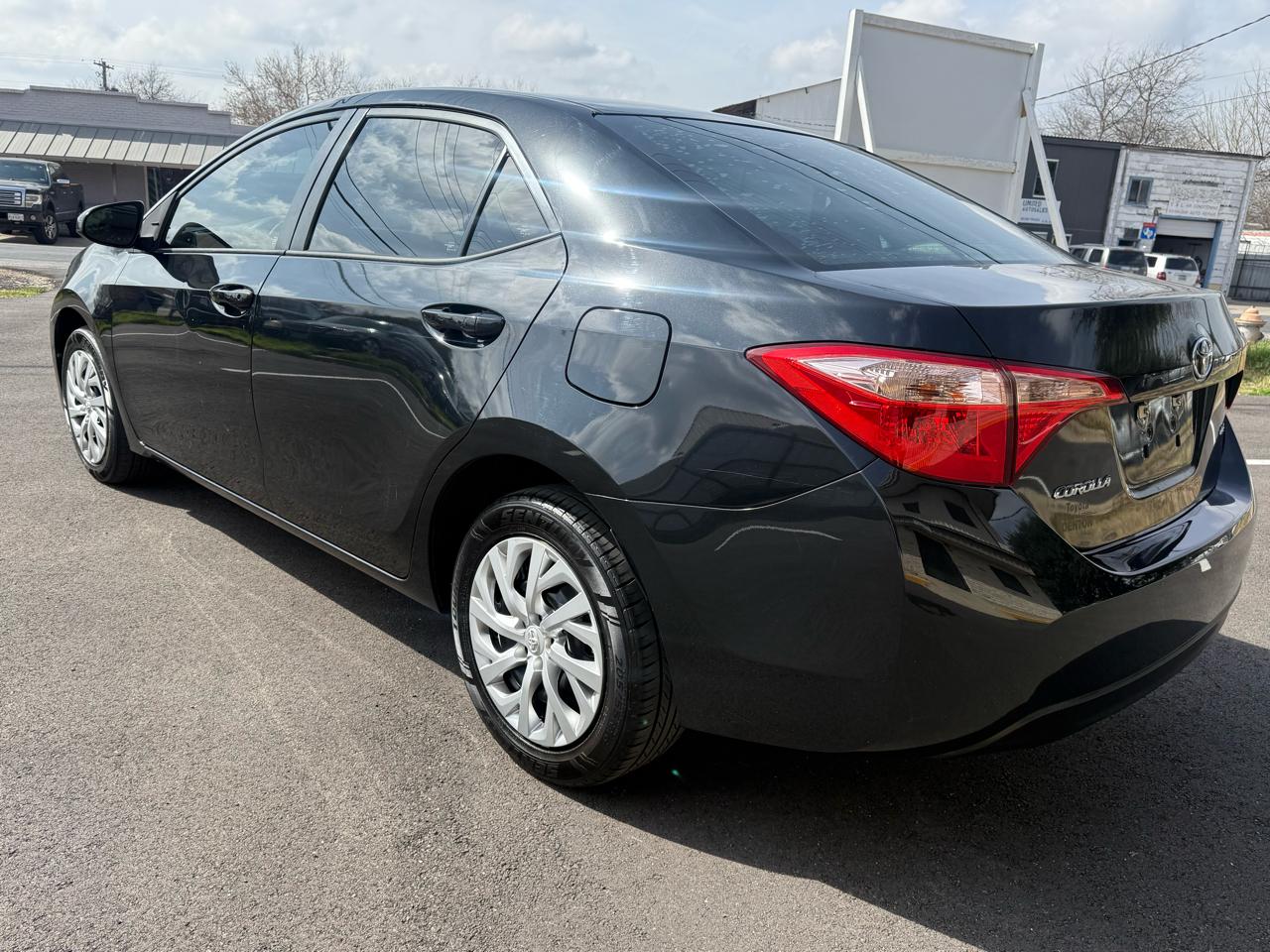 Toyota Corolla 4dr Sdn Auto LE (Natl) 2018
