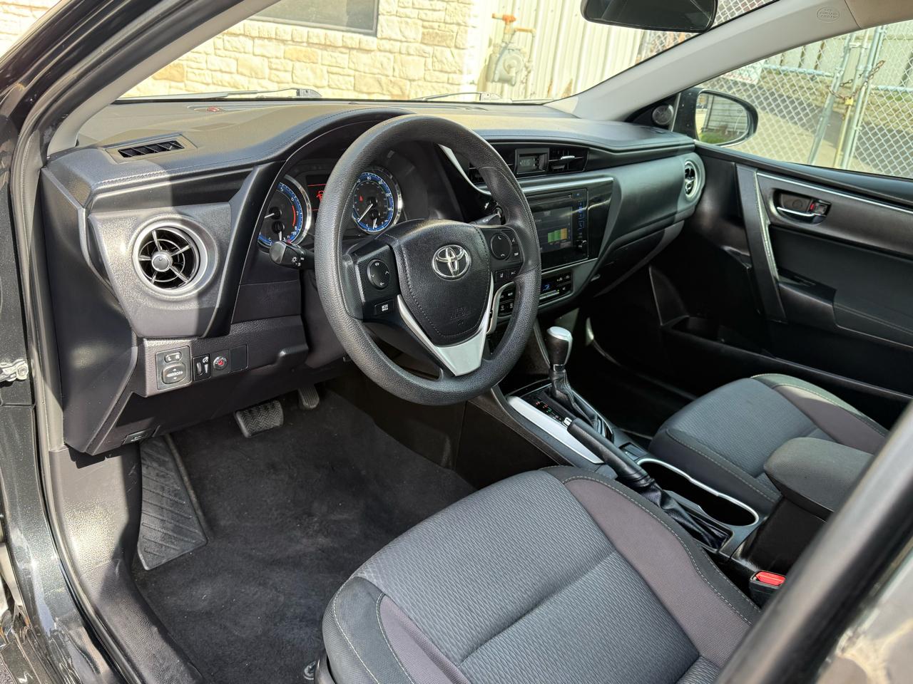 Toyota Corolla 4dr Sdn Auto LE (Natl) 2018