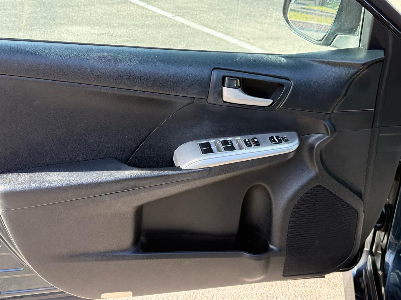 Toyota Camry SE Auto (Natl) 2012