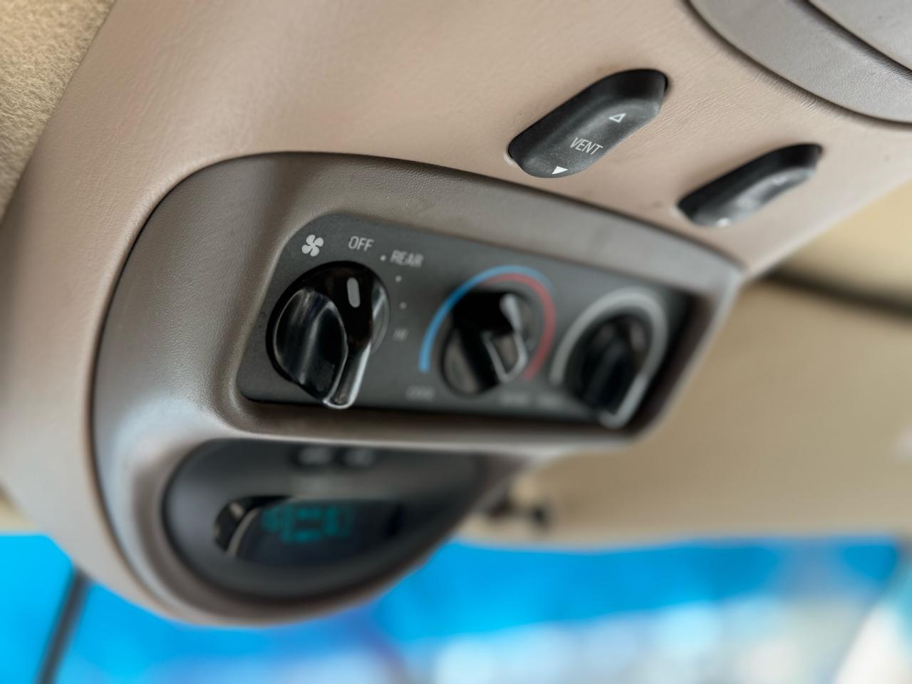 Ford Expedition XLT 2WD 1997