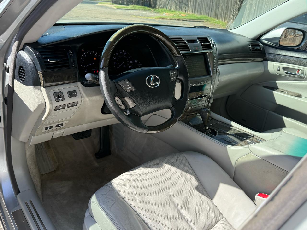 Lexus LS 460 Luxury Sedan 2007