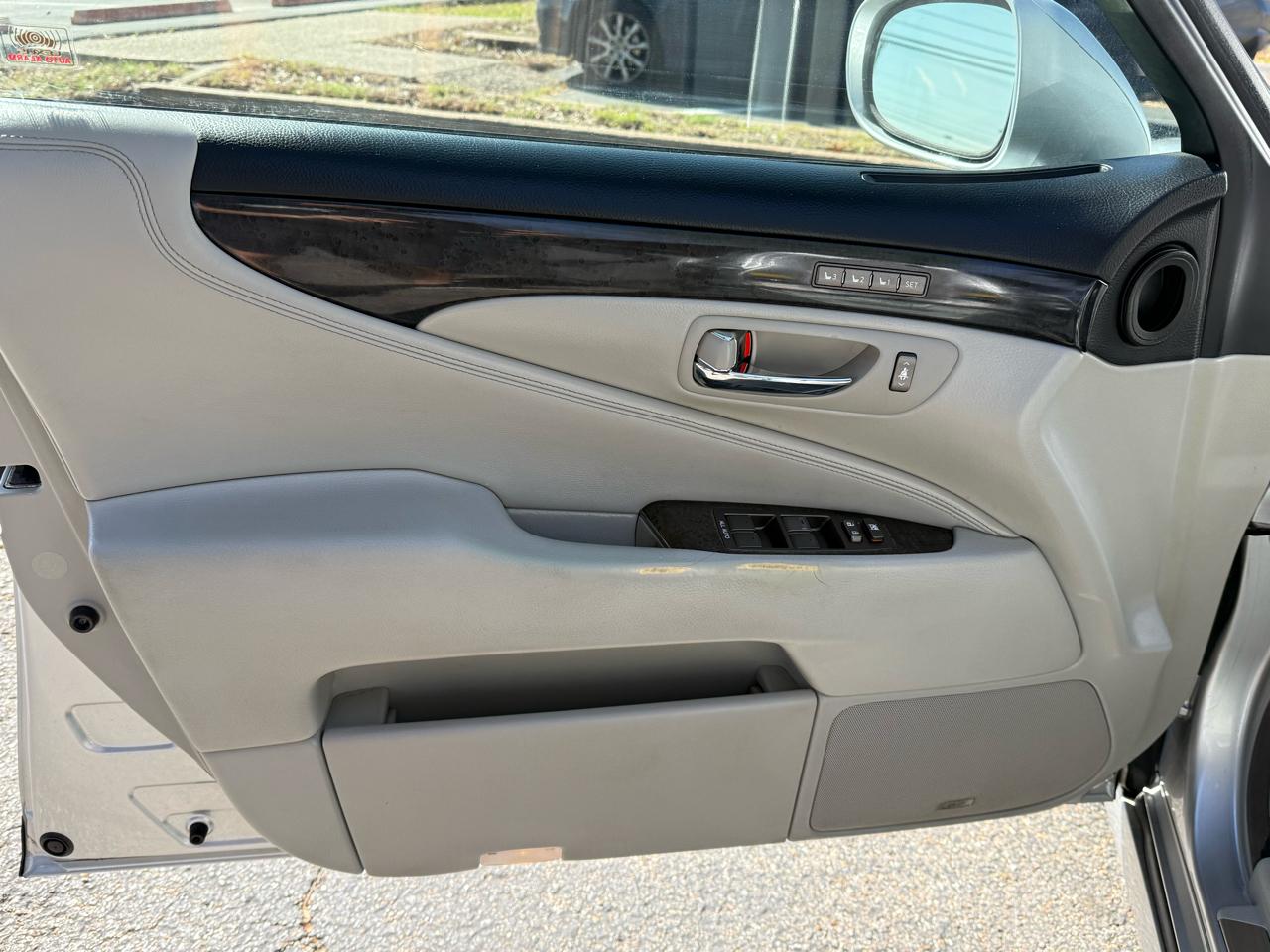 Lexus LS 460 Luxury Sedan 2007