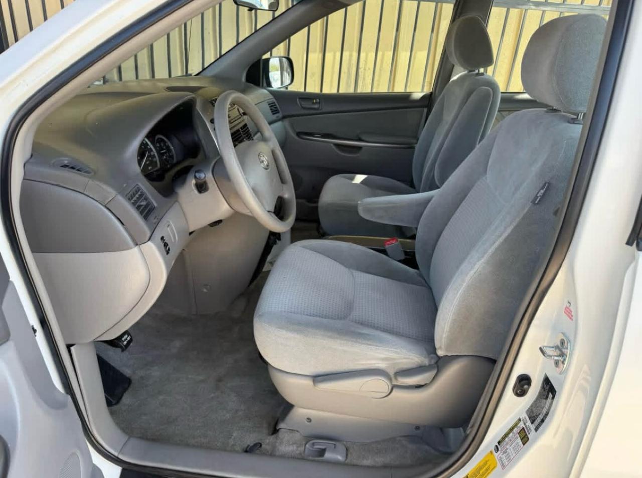 Toyota Sienna CE FWD 7-Passenger 2007
